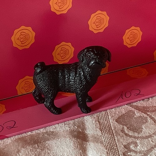 Figur von schleich mops - figur,